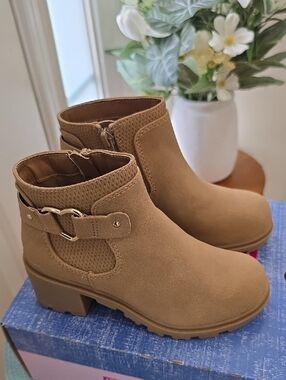 POP BRAND GIRL'S TAN AND GOLDTONE ANKLE BOOTS SIZE 12